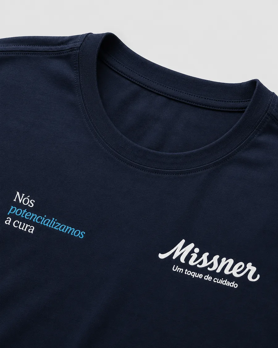 Close da estampa DTF aplicada sobre a camiseta